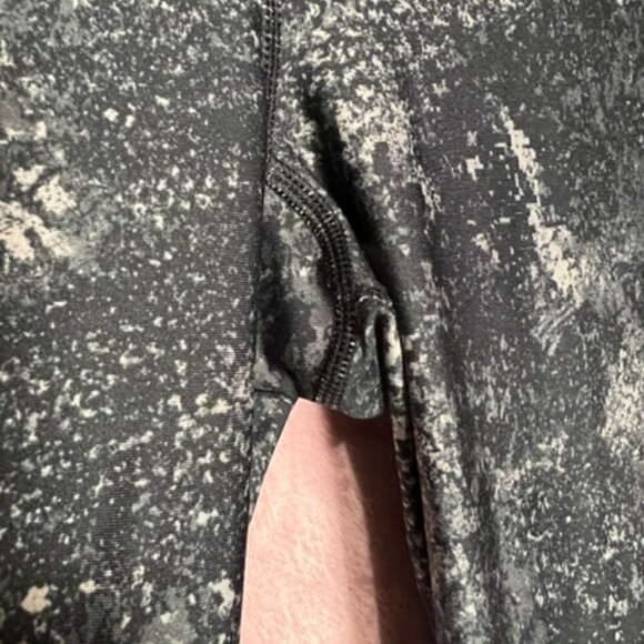 Womens Grey Black Under Armour Workout Leggings Size M - Picture 3 of 8